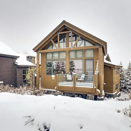 Gray Moose Villa